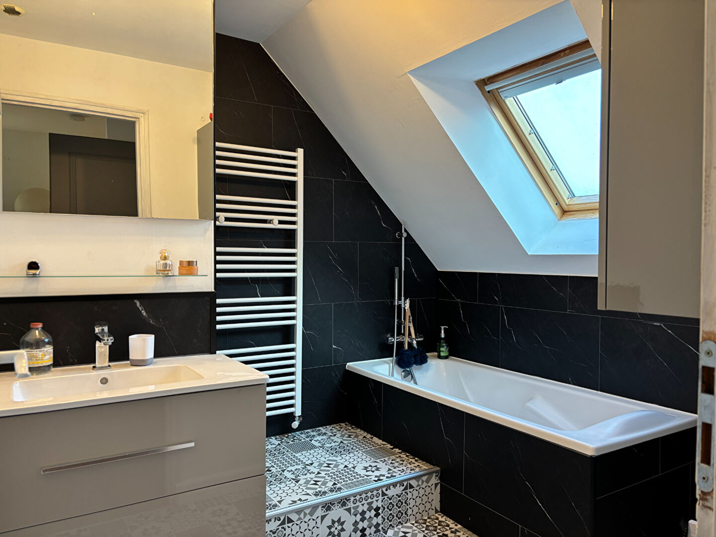 Maison récente T5 (3 chambres et un bureau) - Châteauneuf