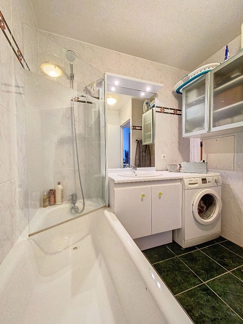 A vendre- Appartement 5 pièces 106 m2, 2 places parking et cave, Guyancourt