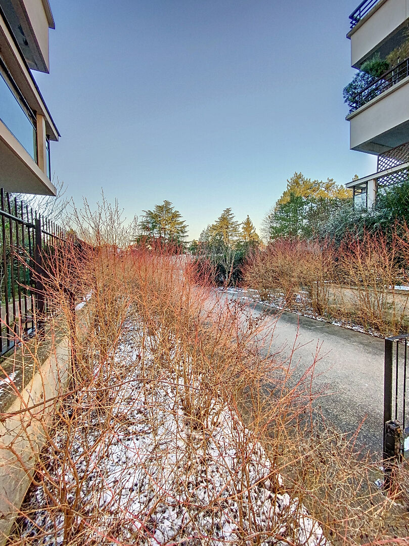 A vendre- Appartement 5 pièces 106 m2, 2 places parking et cave, Guyancourt