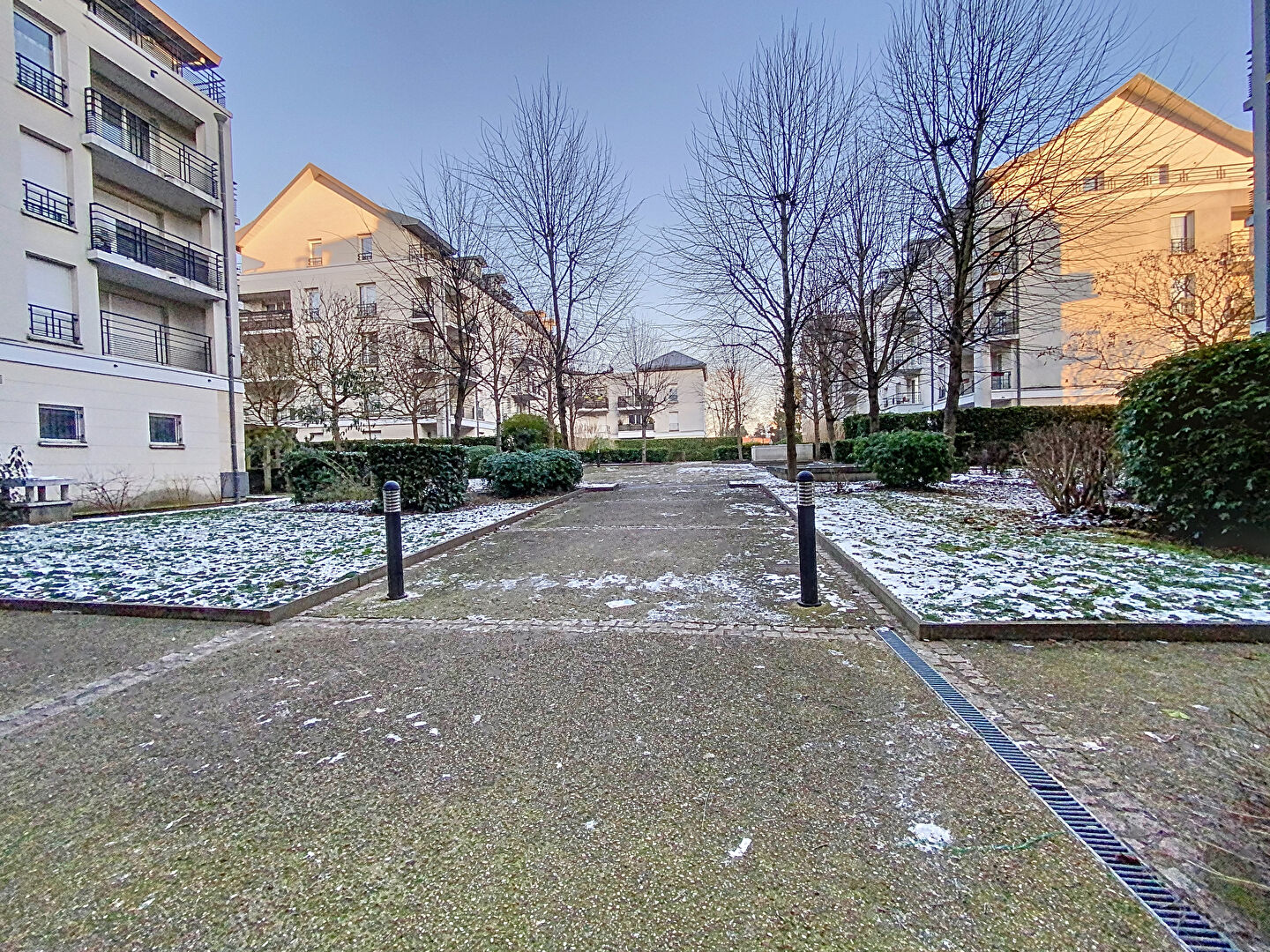 A vendre- Appartement 5 pièces 106 m2, 2 places parking et cave, Guyancourt