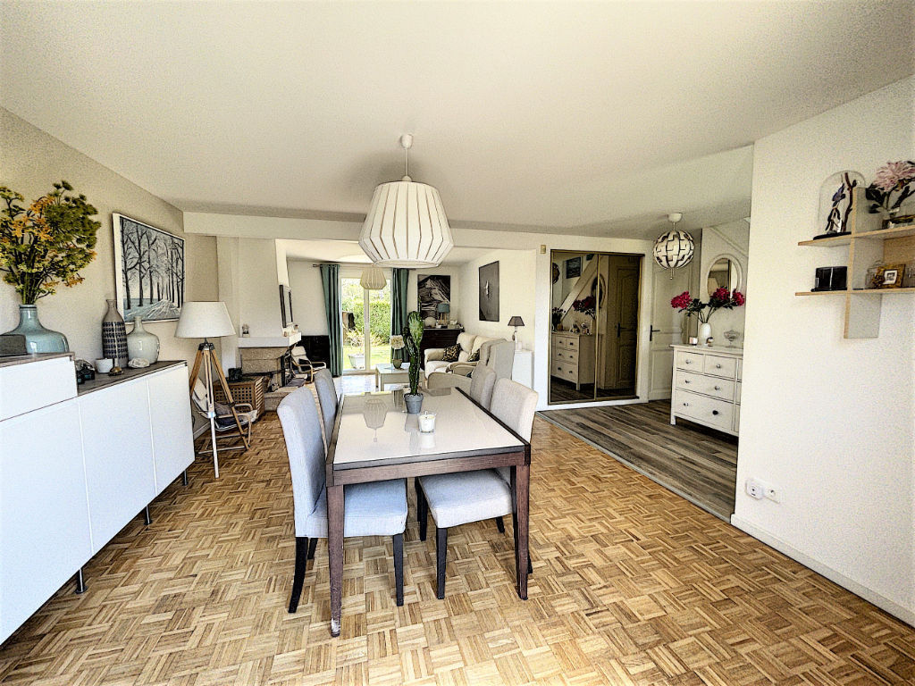 Coeur village de Voisins ,superbe maison individuelle 6 pièces, 118 m²