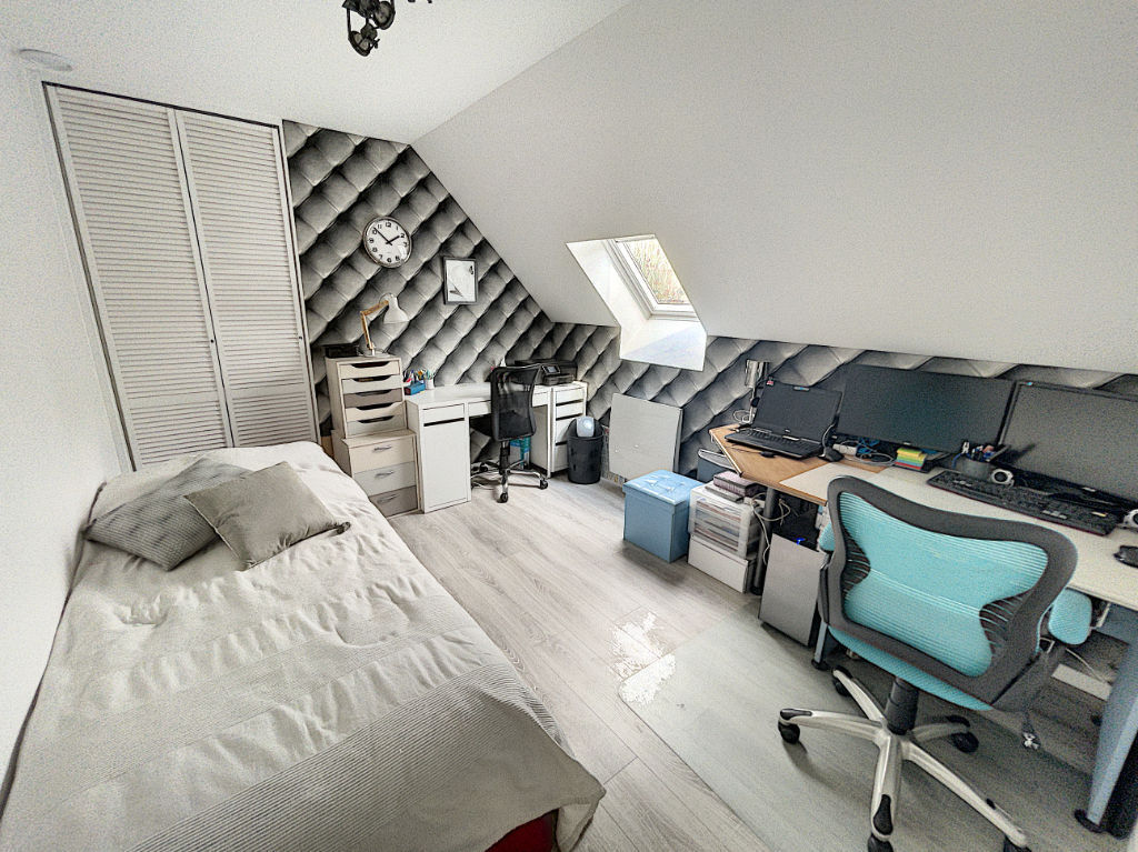 Coeur village de Voisins ,superbe maison individuelle 6 pièces, 118 m²