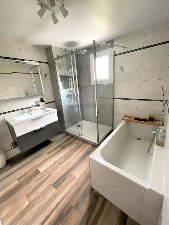 Coeur village de Voisins ,superbe maison individuelle 6 pièces, 118 m²