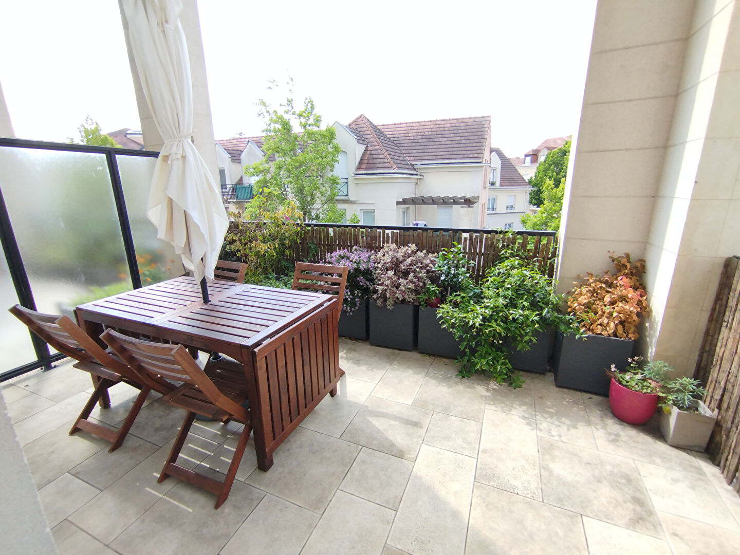 A VENDRE GUYANCOURT LA MARE JARRY APPT 3 PIECES 62 M² EN ETAGE; 2 CHAMBRES. TERRASSE. CAVE ET PARKING EN S/SOL