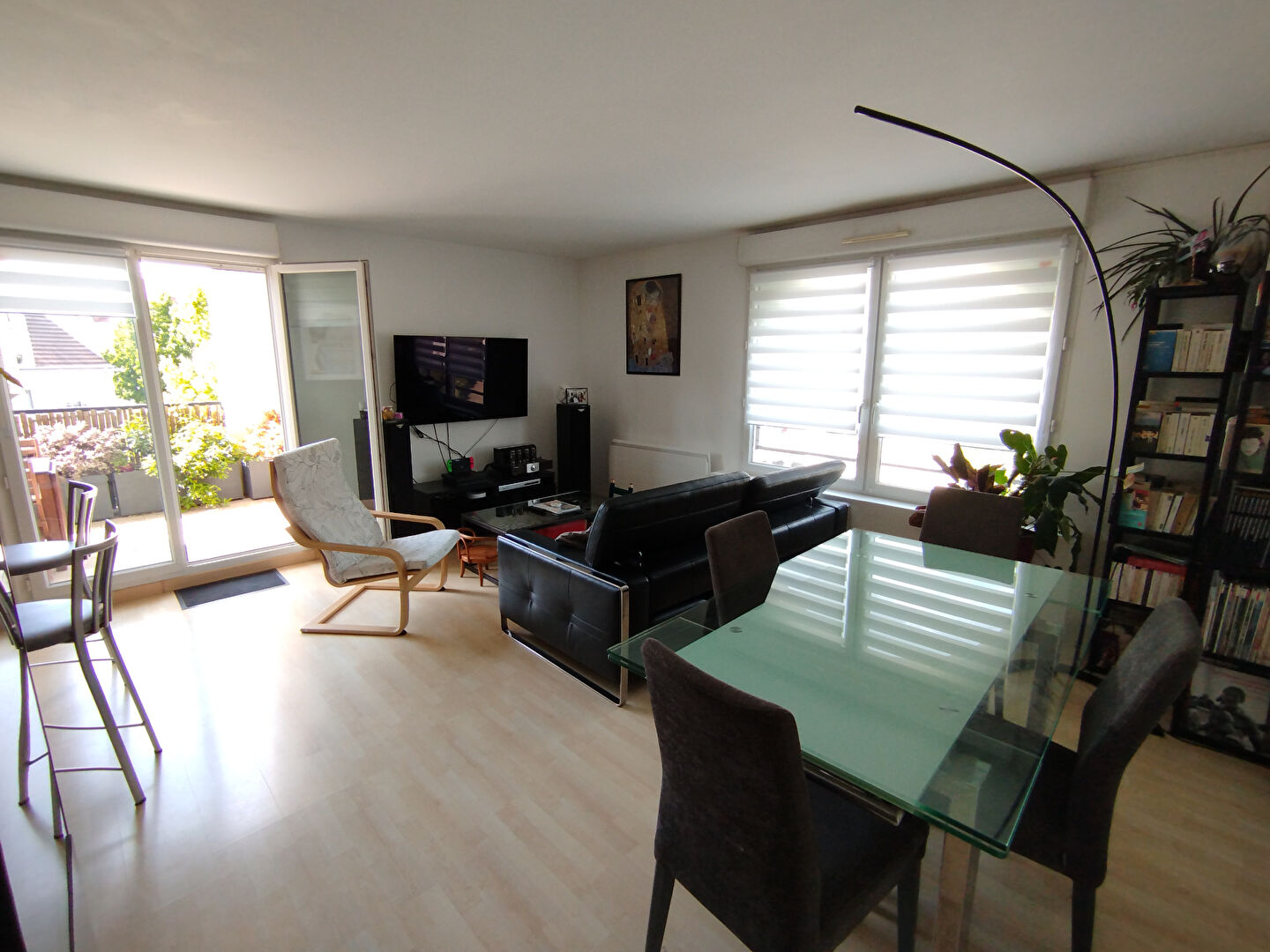 A VENDRE GUYANCOURT LA MARE JARRY APPT 3 PIECES 62 M² EN ETAGE; 2 CHAMBRES. TERRASSE. CAVE ET PARKING EN S/SOL
