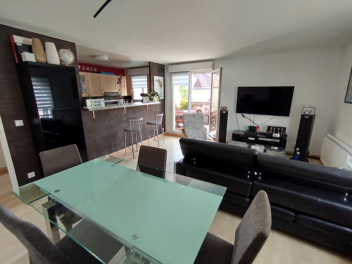 A VENDRE GUYANCOURT LA MARE JARRY APPT 3 PIECES 62 M² EN ETAGE; 2 CHAMBRES. TERRASSE. CAVE ET PARKING EN S/SOL