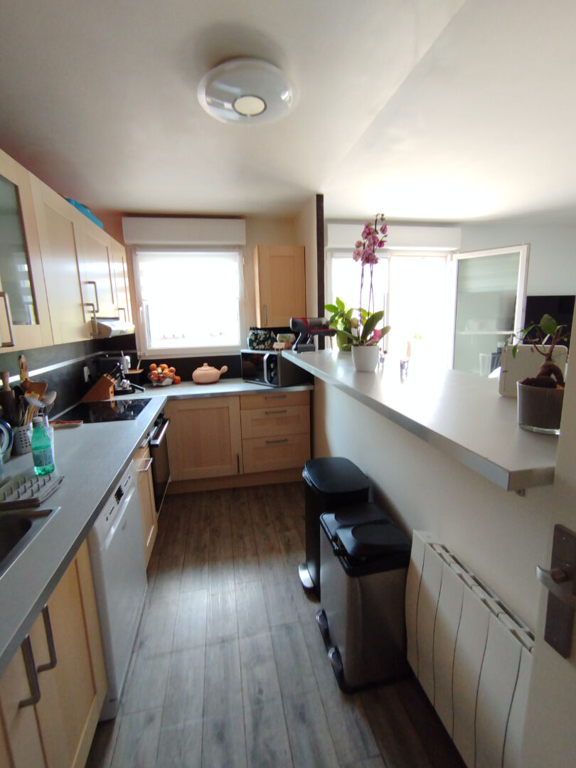 A VENDRE GUYANCOURT LA MARE JARRY APPT 3 PIECES 62 M² EN ETAGE; 2 CHAMBRES. TERRASSE. CAVE ET PARKING EN S/SOL