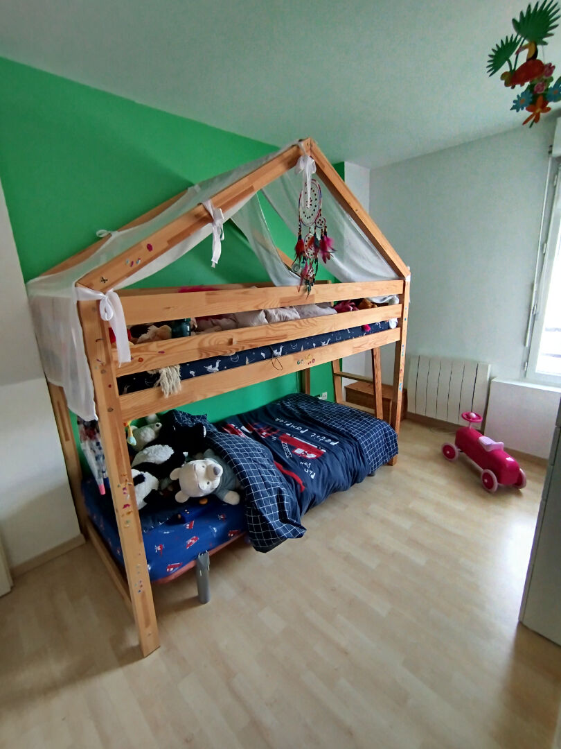 A VENDRE GUYANCOURT LA MARE JARRY APPT 3 PIECES 62 M² EN ETAGE; 2 CHAMBRES. TERRASSE. CAVE ET PARKING EN S/SOL