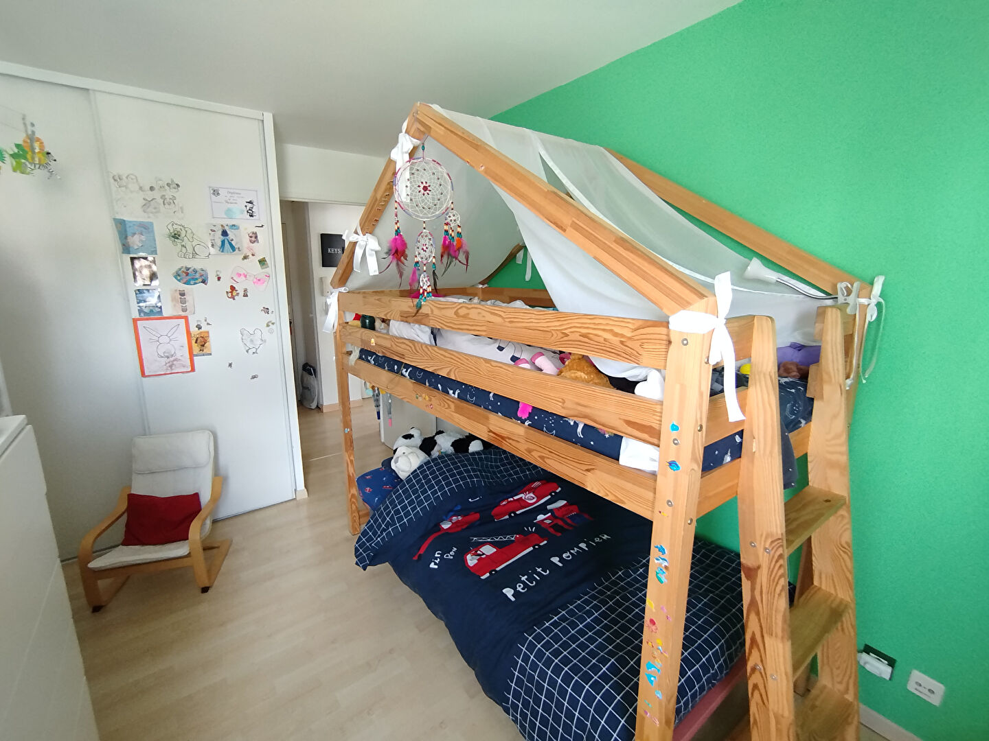 A VENDRE GUYANCOURT LA MARE JARRY APPT 3 PIECES 62 M² EN ETAGE; 2 CHAMBRES. TERRASSE. CAVE ET PARKING EN S/SOL