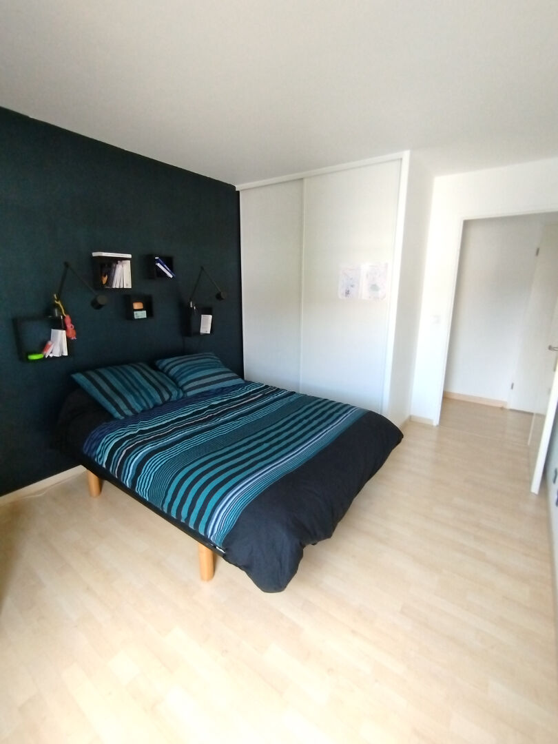 A VENDRE GUYANCOURT LA MARE JARRY APPT 3 PIECES 62 M² EN ETAGE; 2 CHAMBRES. TERRASSE. CAVE ET PARKING EN S/SOL