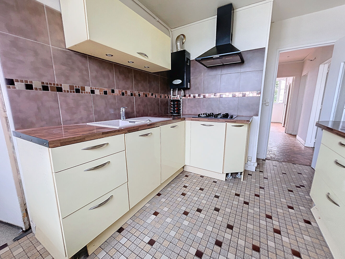 A vendre appartement Saint Cyr L Ecole 4 pièce(s) 66 m2 avec balcon.