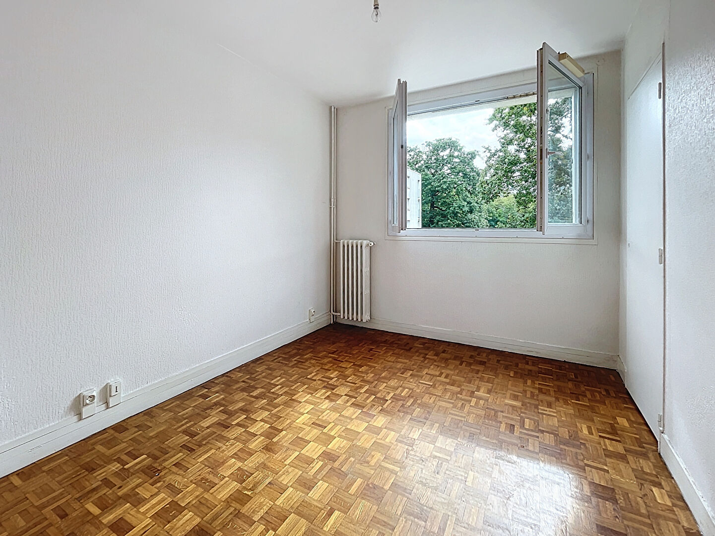 A vendre appartement Saint Cyr L Ecole 4 pièce(s) 66 m2 avec balcon.