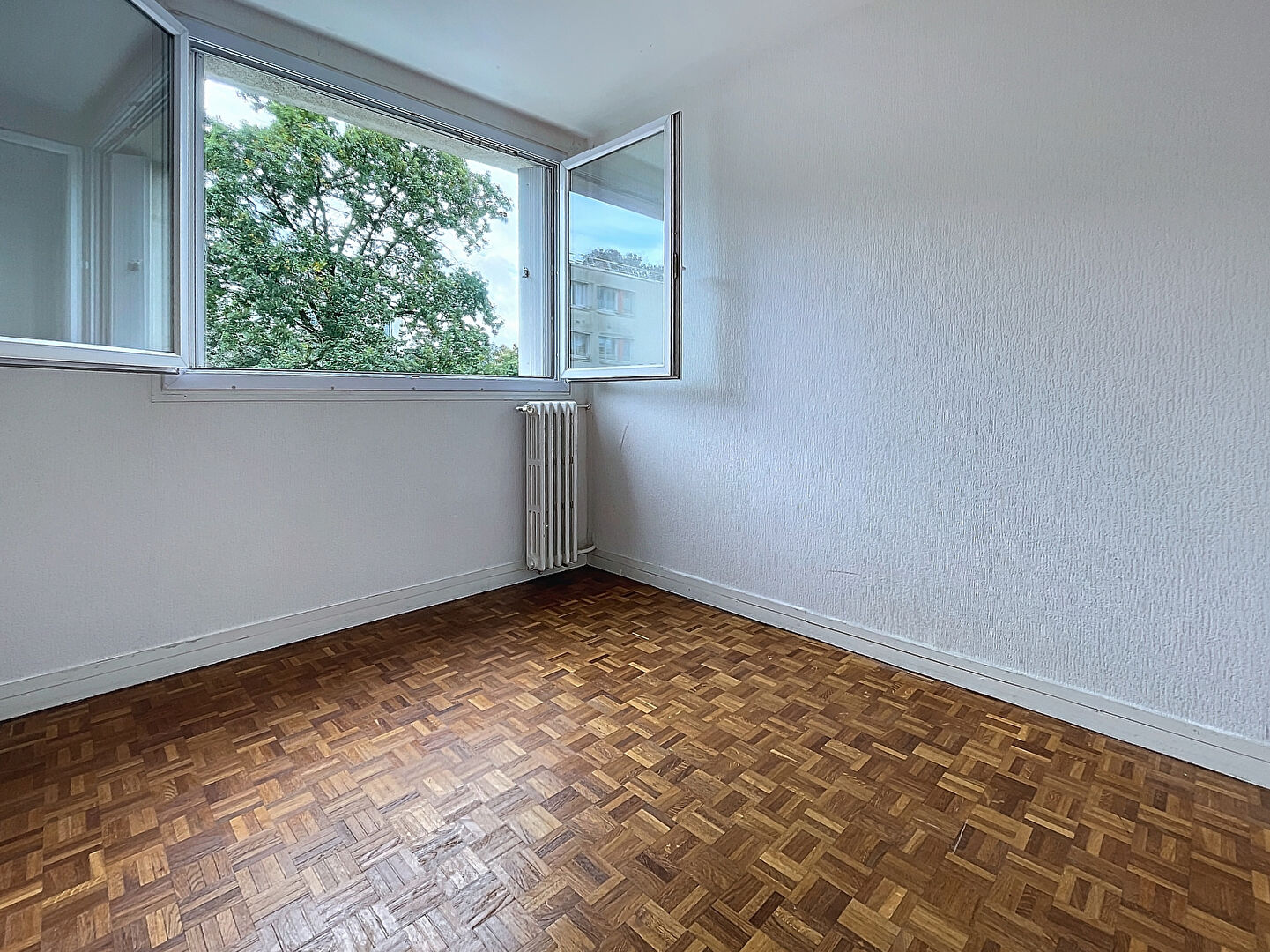 A vendre appartement Saint Cyr L Ecole 4 pièce(s) 66 m2 avec balcon.