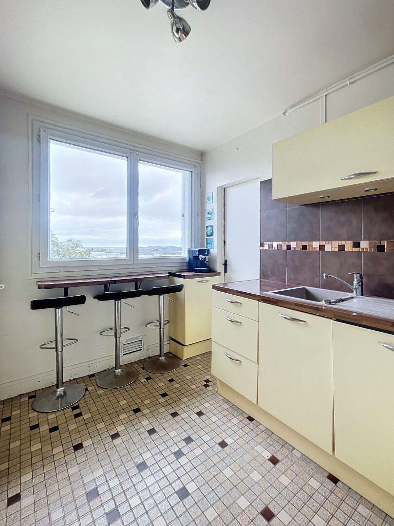 A vendre appartement Saint Cyr L Ecole 4 pièce(s) 66 m2 avec balcon.