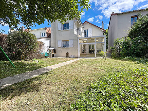 Vente par agence immobiliere à Versailles (78000)