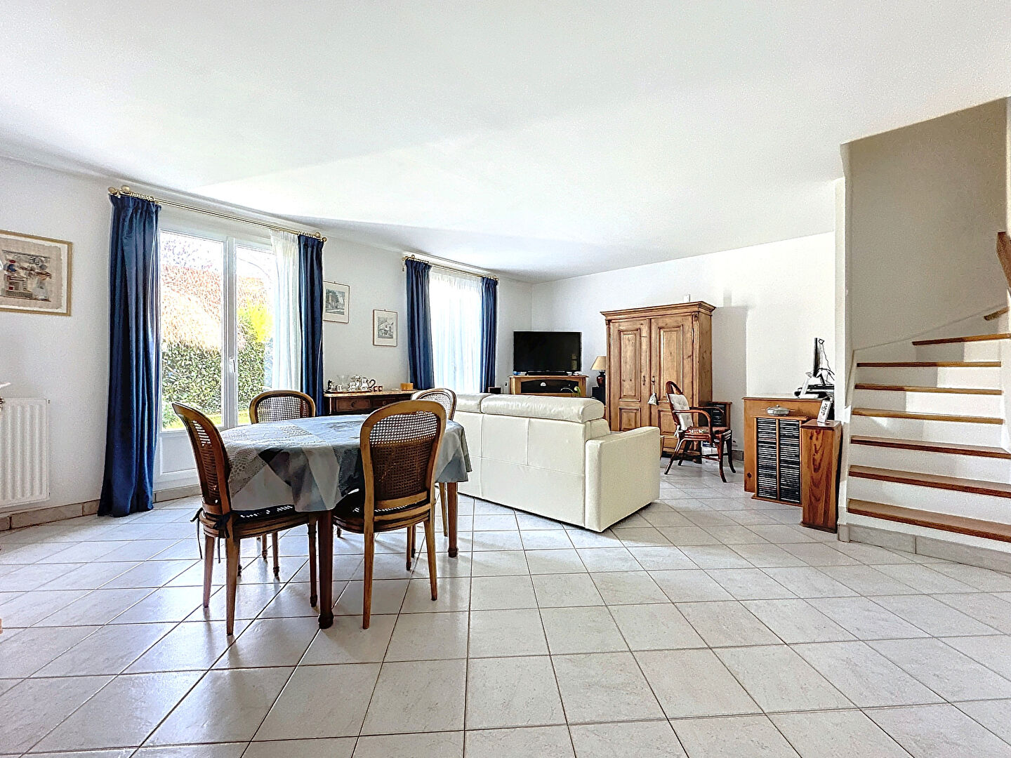 Visite virtuelle disponible, Maison Guyancourt  Village, 5 pièce(s) 97 m2, 3 chambres, au calme sans vis à vis.