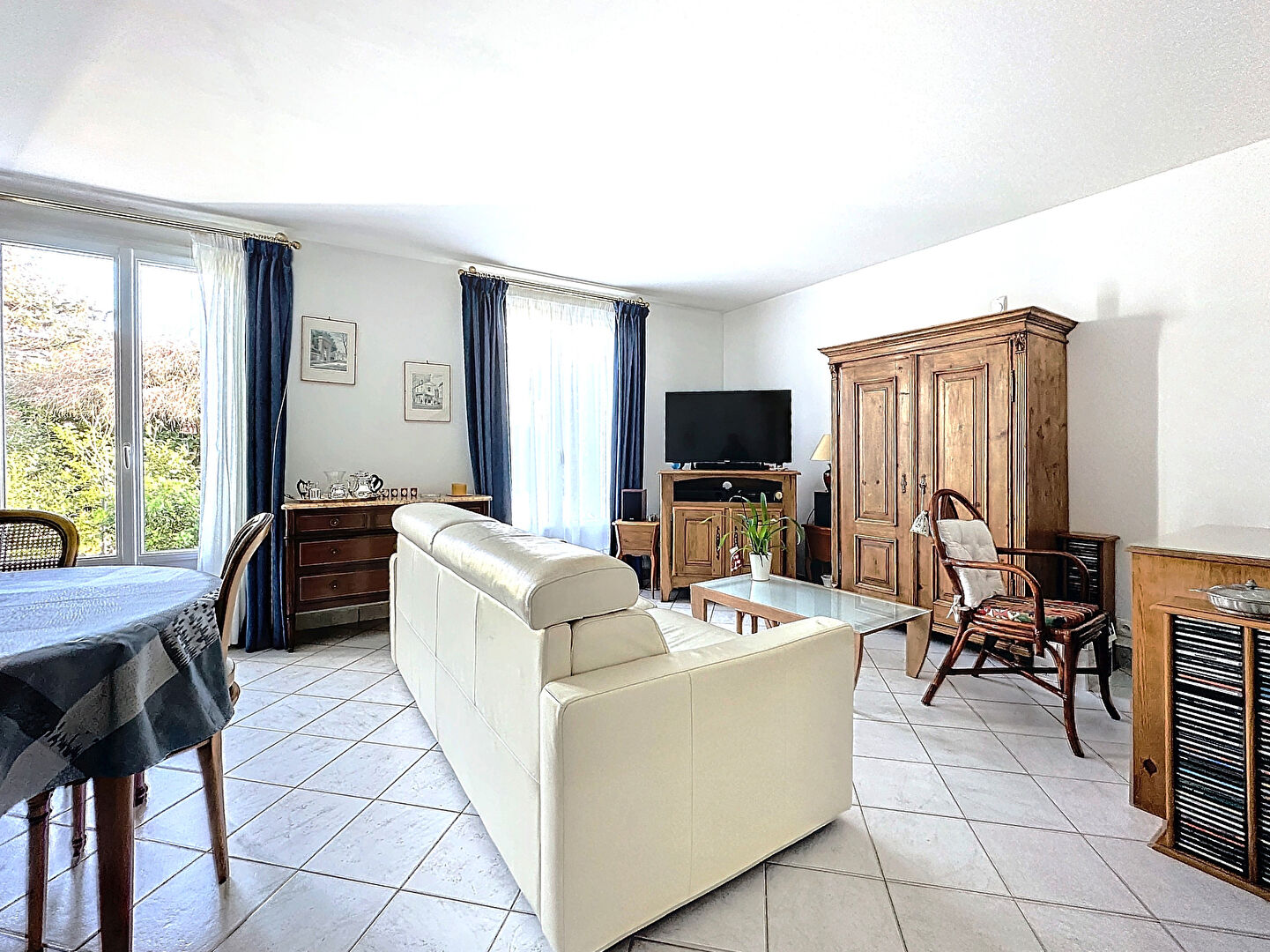 Visite virtuelle disponible, Maison Guyancourt  Village, 5 pièce(s) 97 m2, 3 chambres, au calme sans vis à vis.