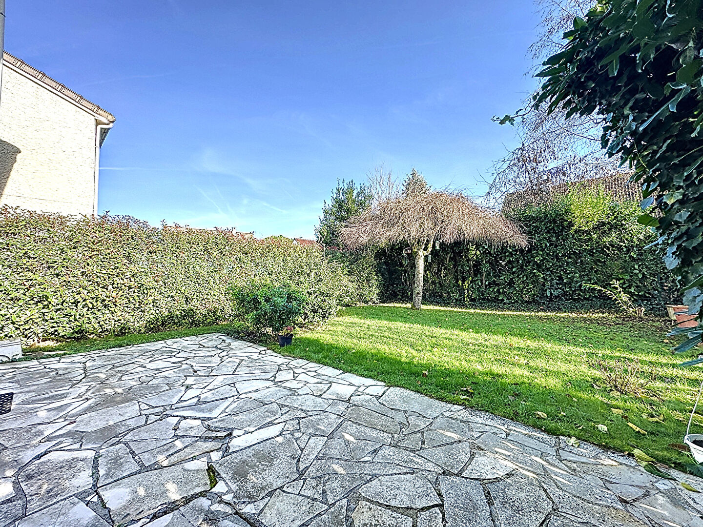 Visite virtuelle disponible, Maison Guyancourt  Village, 5 pièce(s) 97 m2, 3 chambres, au calme sans vis à vis.
