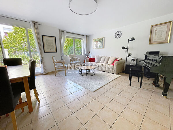 Vente par agence immobiliere à Versailles (78000)