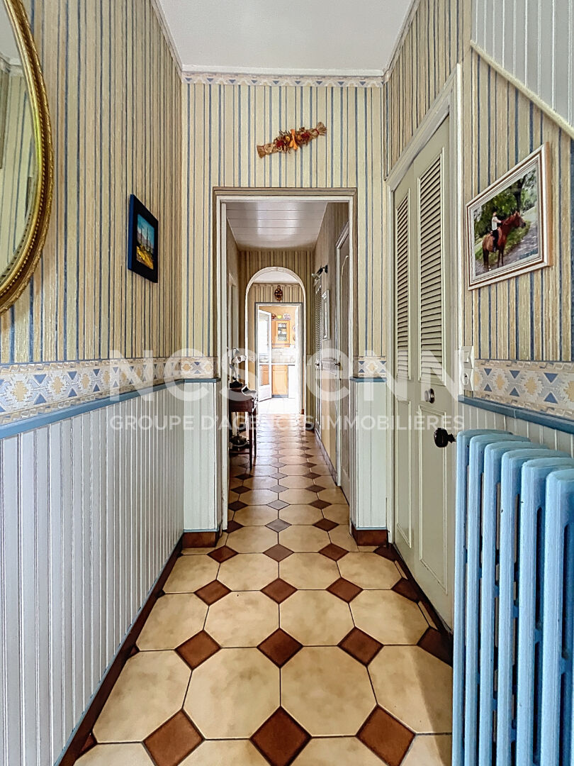 A vendre maison individuelle avec jardin à Saint Cyr L Ecole.