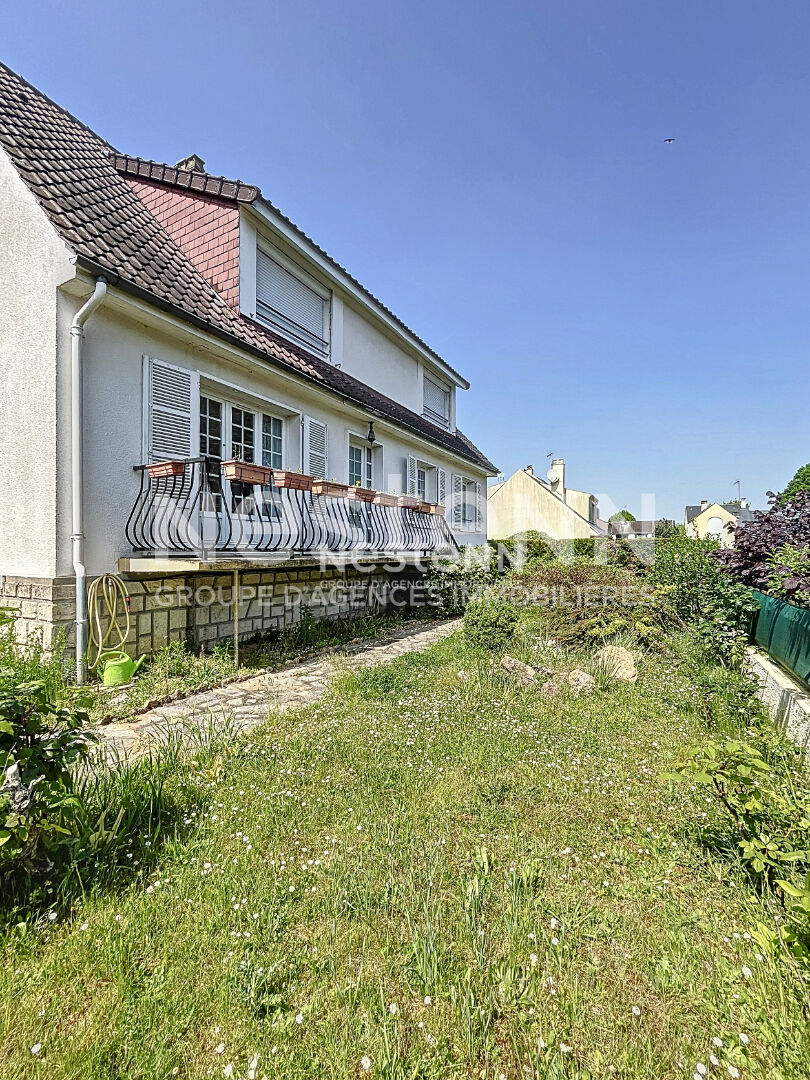 Maison  d'environ  152m² sur sous sol total - LONGJUMEAU secteur pavillonnaire