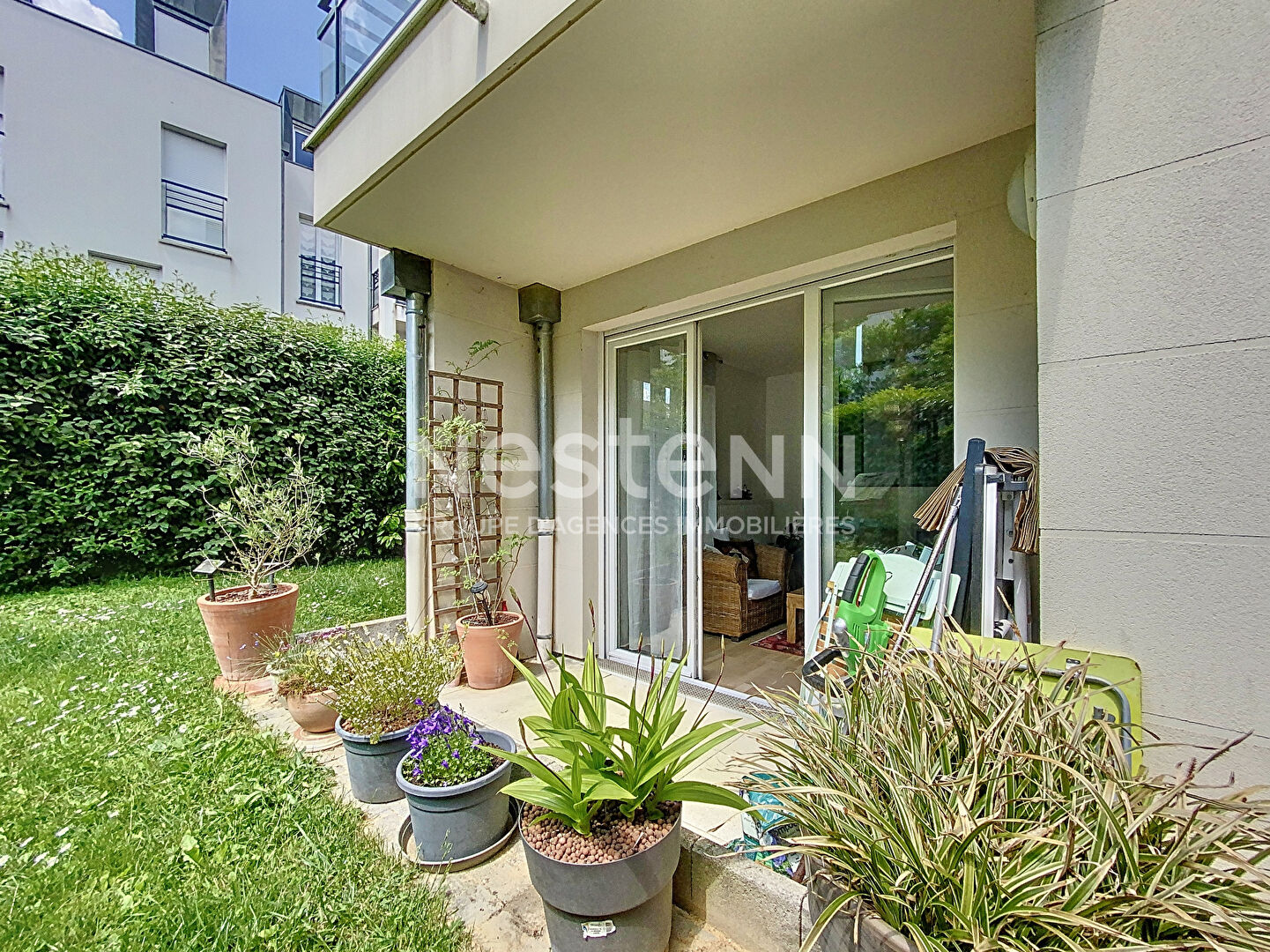 Appartement rdj 174 m² Montigny Le Bretonneux 4 pièces 80 m2 avec 2 places de parking en sous sol