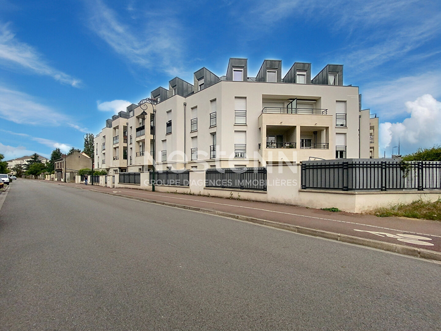 Appartement rdj 174 m² Montigny Le Bretonneux 4 pièces 80 m2 avec 2 places de parking en sous sol