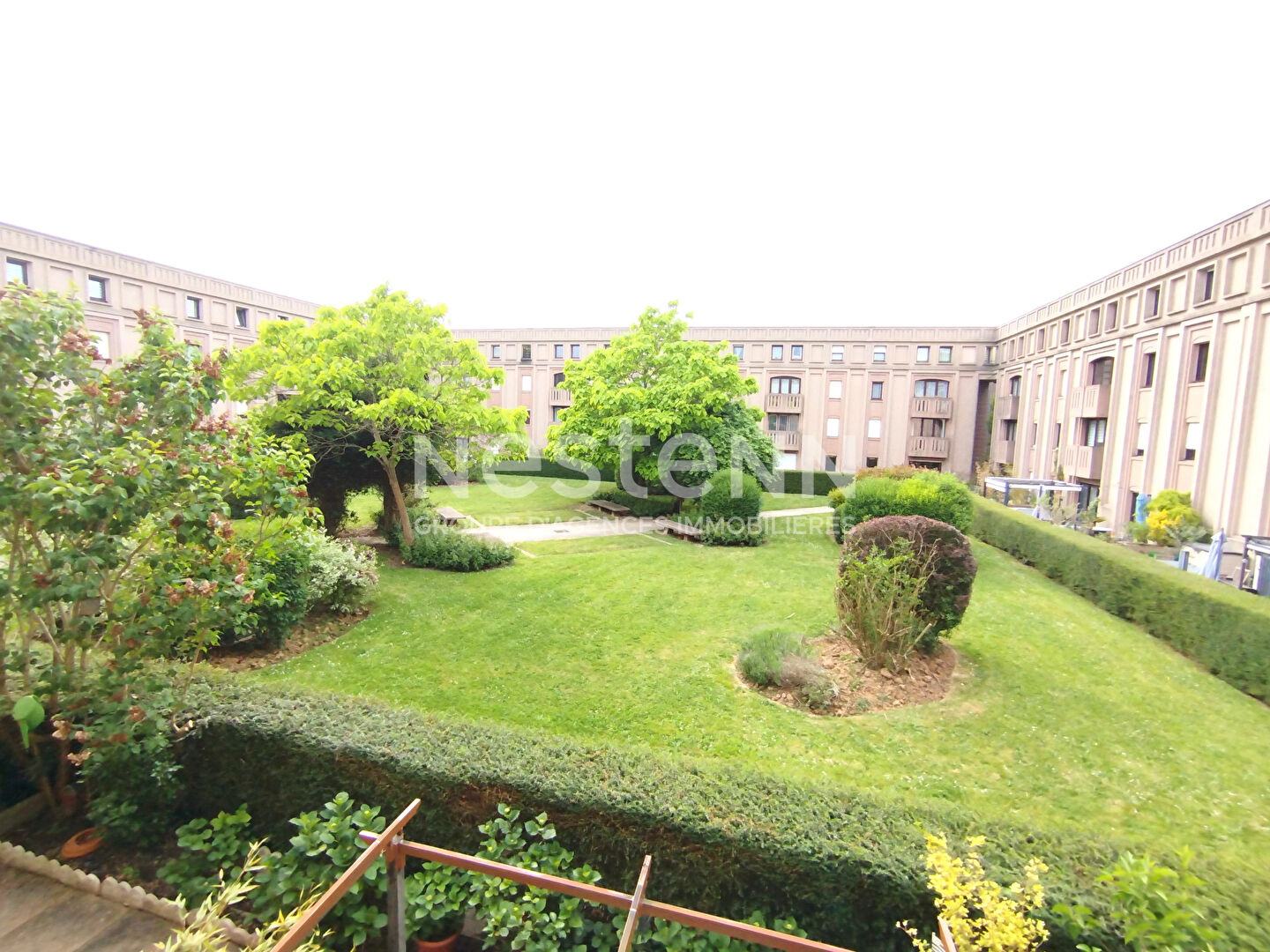 A VENDRE  MONTIGNY LE BX LA SOURDERIE 5 PIECES 99M² EN ETAGE, SEJOUR 34M² 3 CHAMBRES PARKING S/SOL