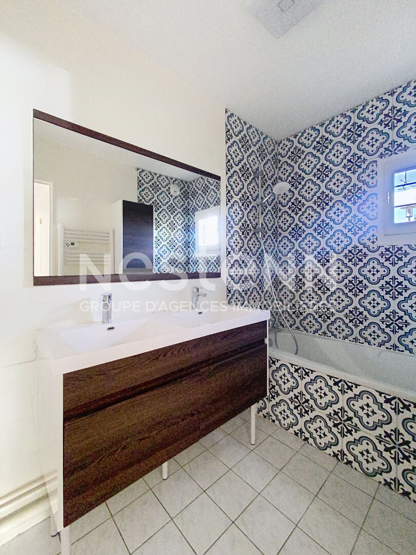 Appartement Montigny Le Bretonneux 3 pièces 68.28 m2 parking.