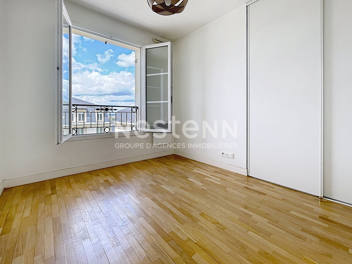 Appartement Saint Cyr L Ecole 3 pièce(s) avec box en sous-sol