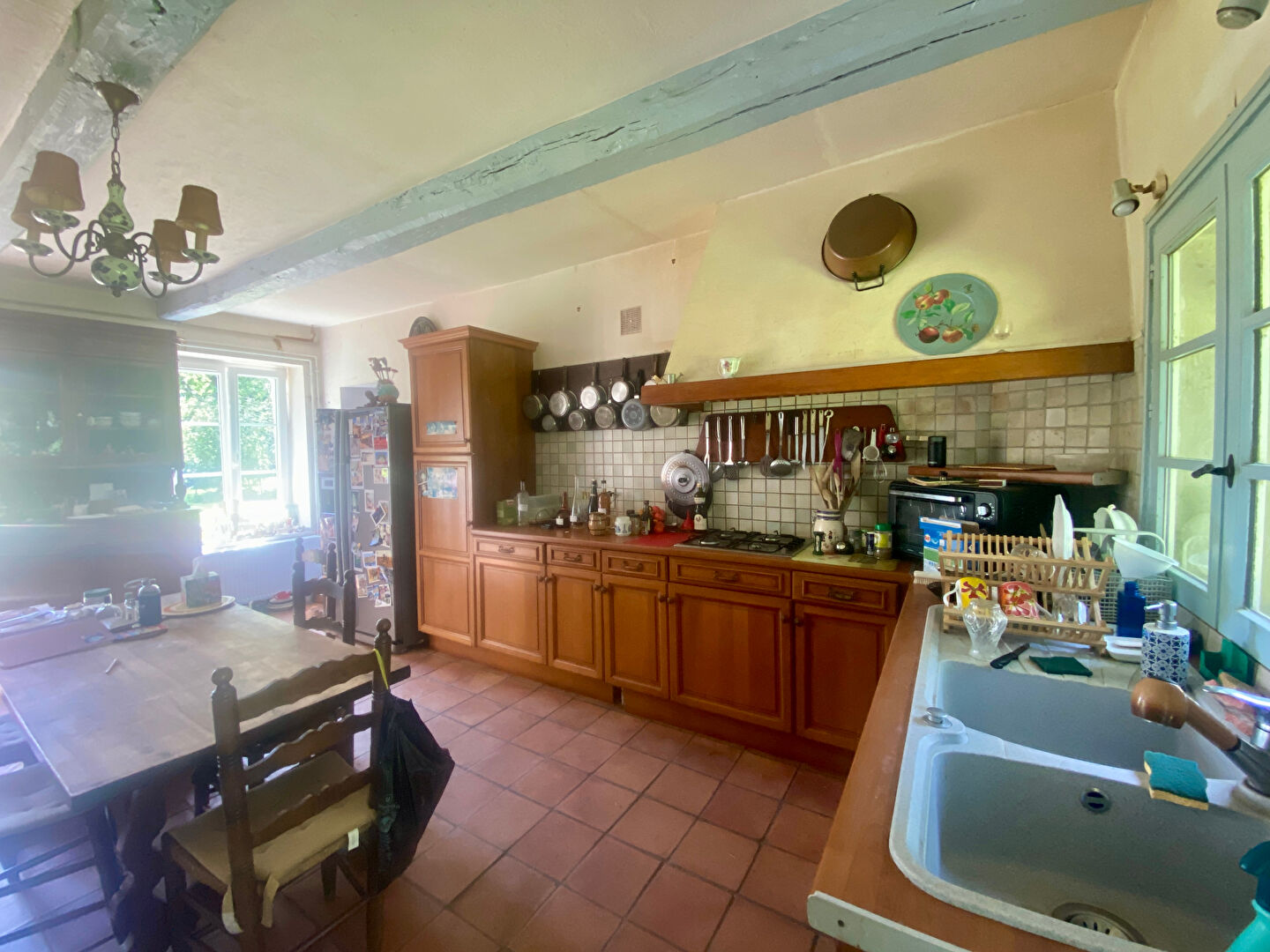 A VENDRE LONGERE EN PIERRE INDÉPENDANTE AVEC JOLIE CHAUMIERE A RENOVER, POSSIBILITÉ GITES