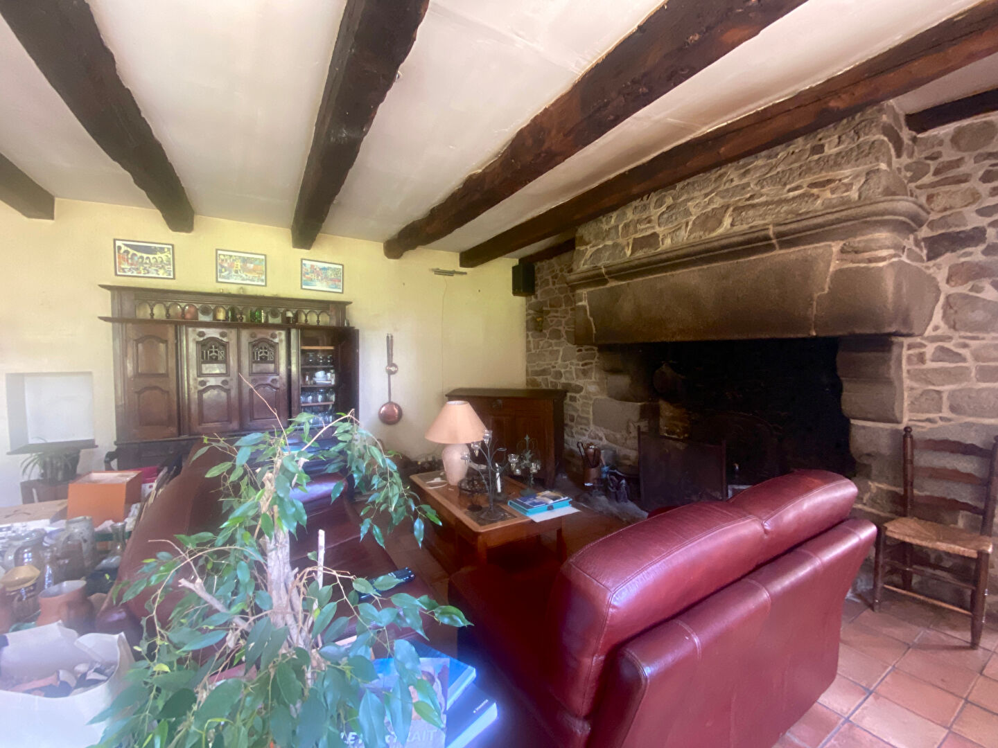 A VENDRE LONGERE EN PIERRE INDÉPENDANTE AVEC JOLIE CHAUMIERE A RENOVER, POSSIBILITÉ GITES