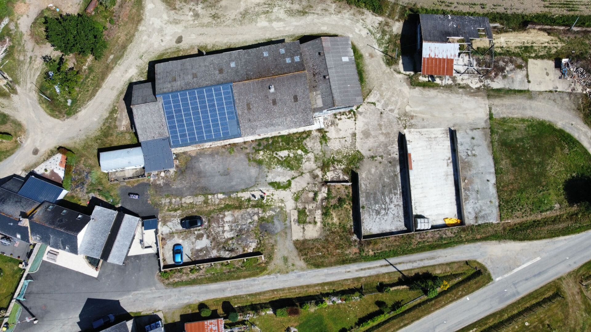A VENDRE : CORPS DE FERME 7430 m2 AVEC MAISON 3 CHAMBRES ET DEPENDANCES