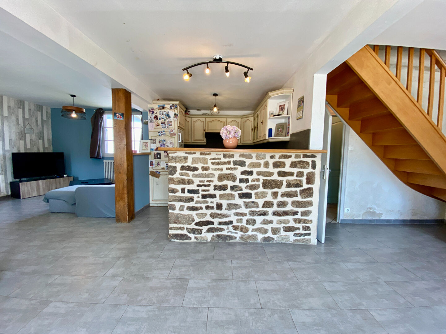 A VENDRE : CORPS DE FERME 7430 m2 AVEC MAISON 3 CHAMBRES ET DEPENDANCES