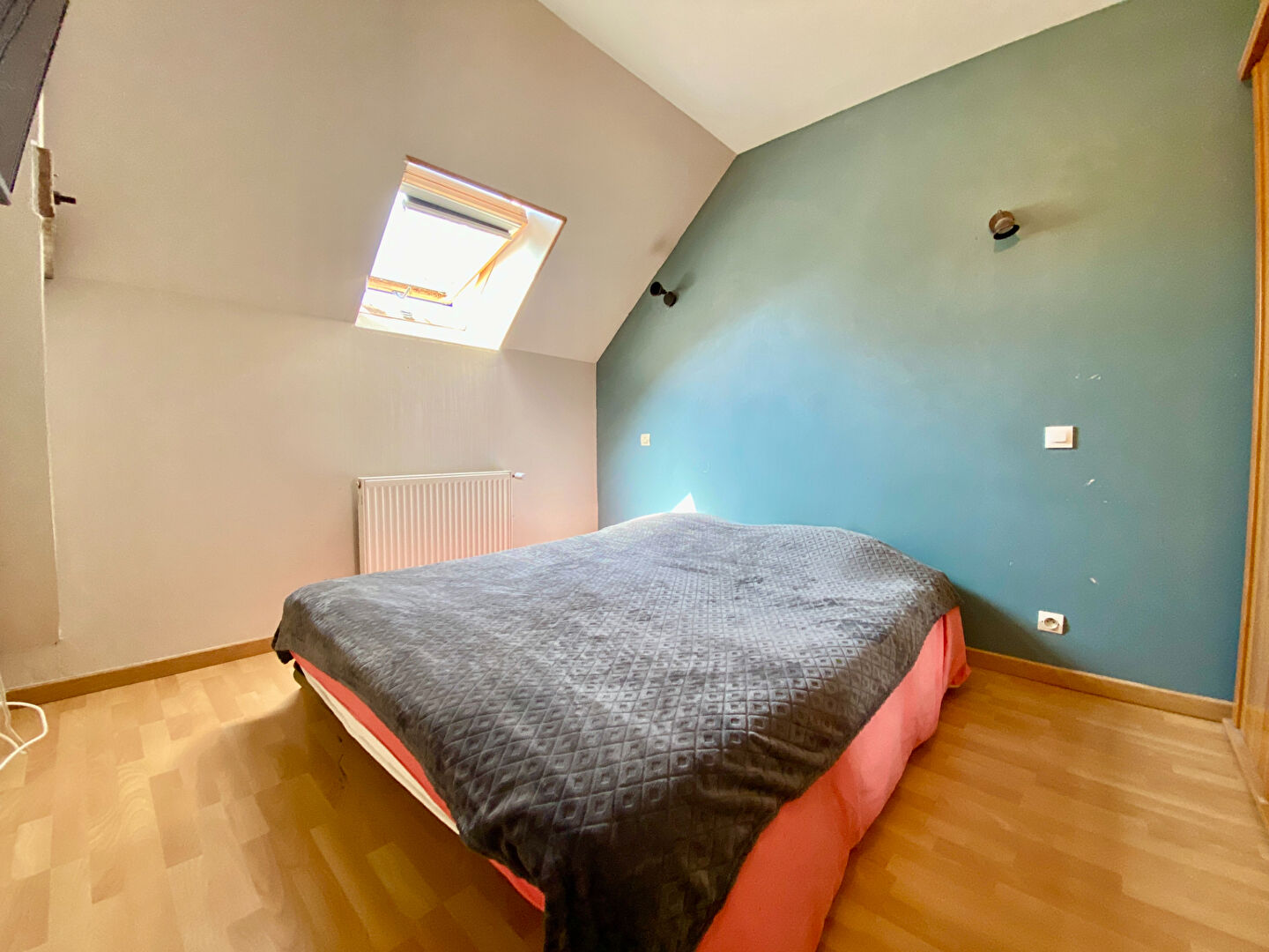 A VENDRE : CORPS DE FERME 7430 m2 AVEC MAISON 3 CHAMBRES ET DEPENDANCES