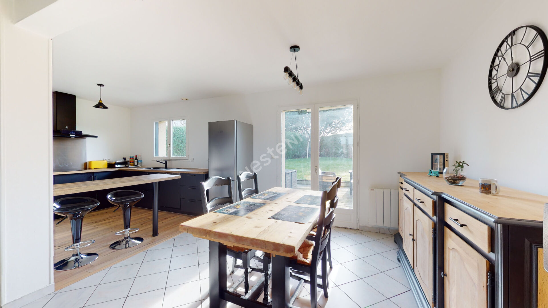 Très rare à la vente , proche MONTREUIL SUR ILLE.