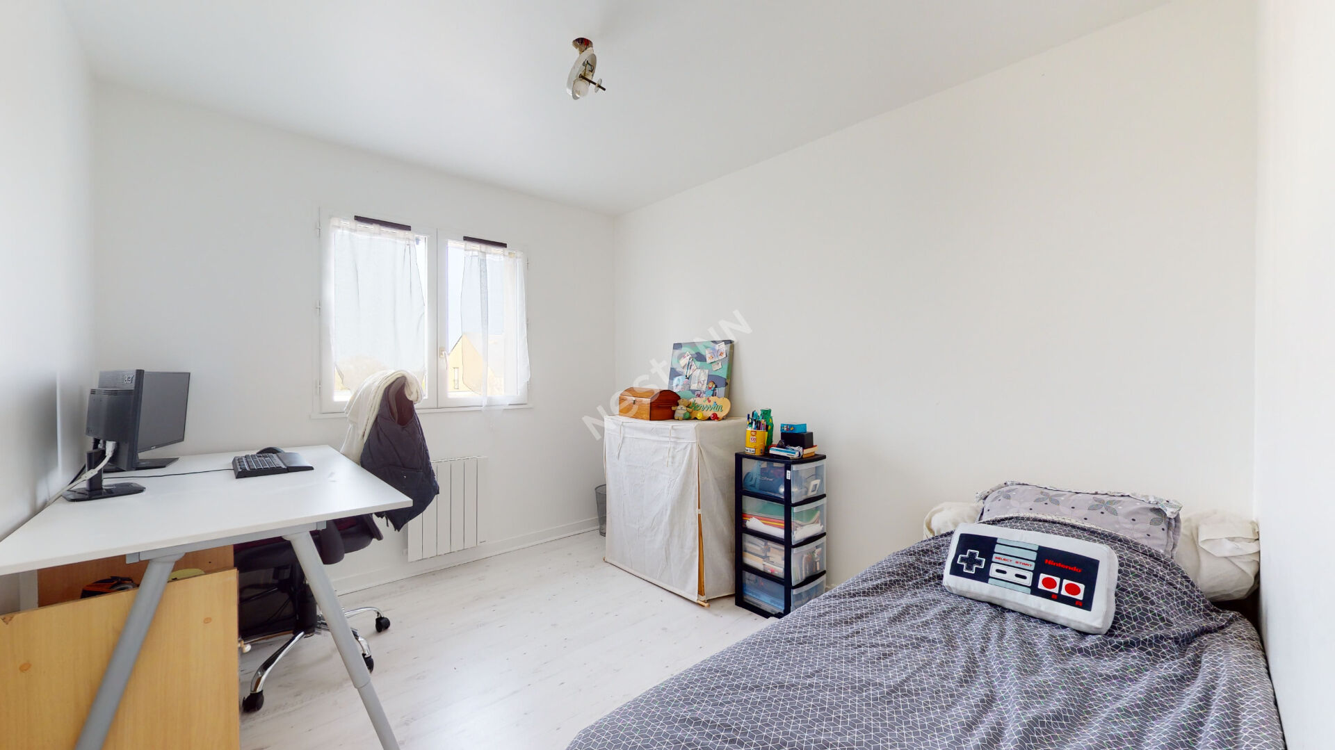 Très rare à la vente , proche MONTREUIL SUR ILLE.