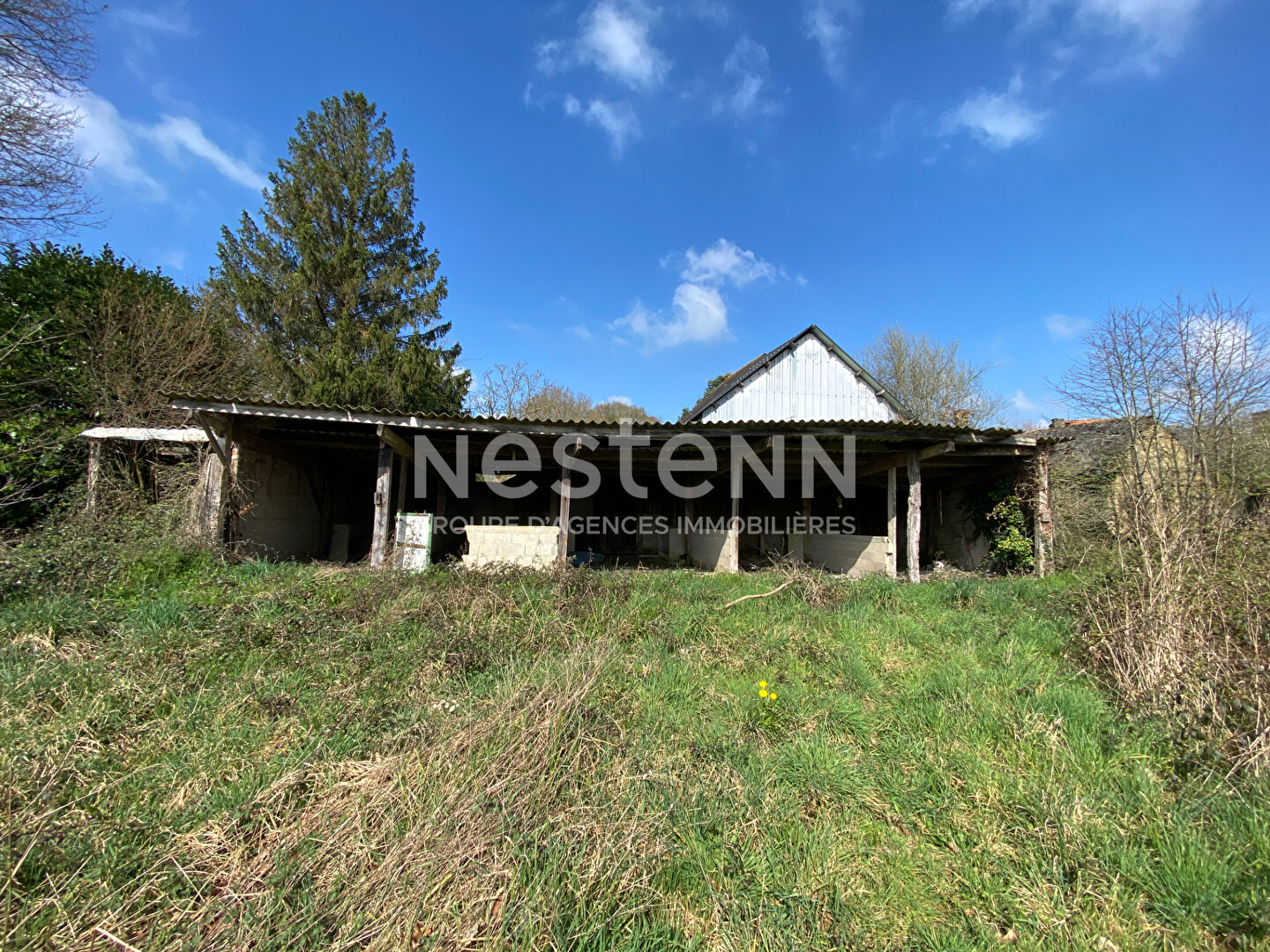Longère de caractère à rénover Meillac sur plus de 7000 m² de terrain
