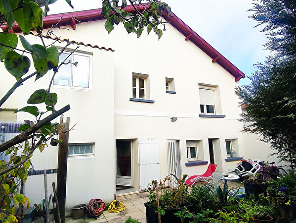 Vente par agence immobiliere à La rochelle (17000)