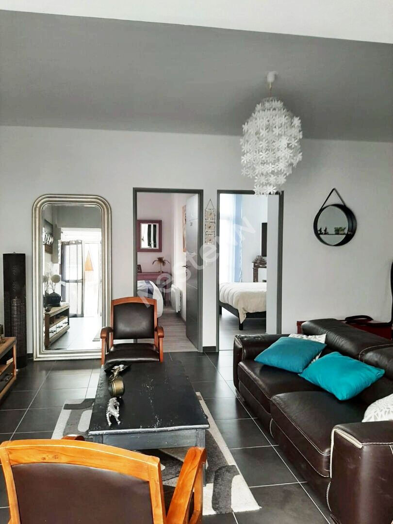 Appartement Les Sables D'Olonne 3 pièces 71 m2 hab 2 chambre cave Arago proche de tous commerces et de la grande plage