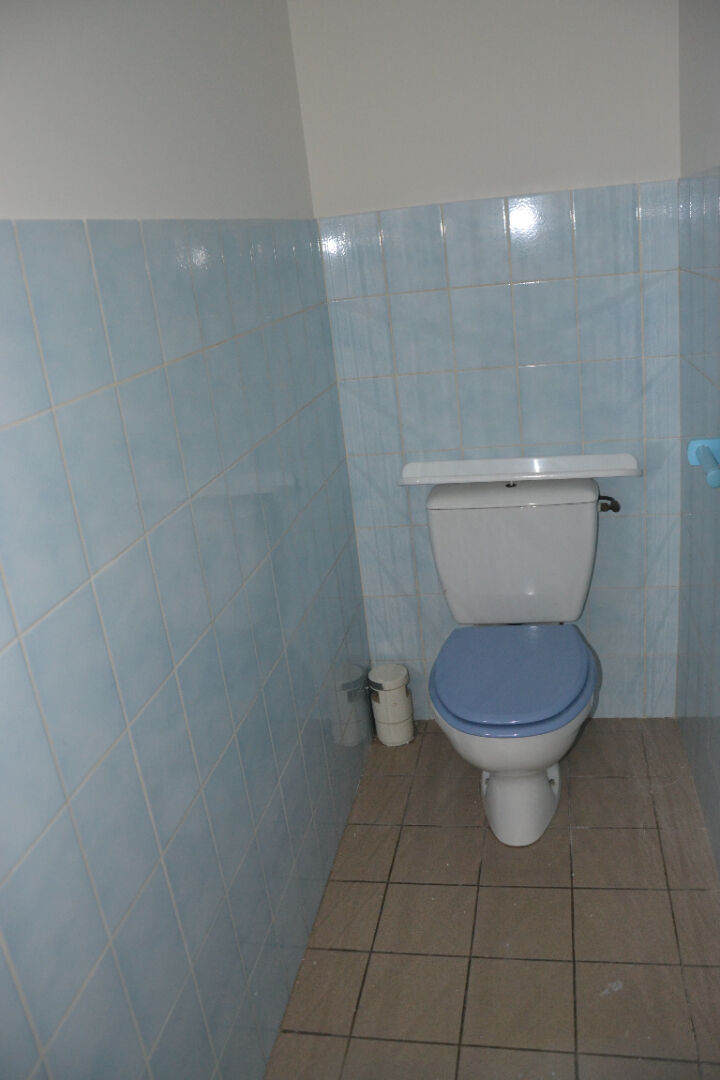 Appartement au  1ER étage , 1 chambre dans centre ville de Lapte