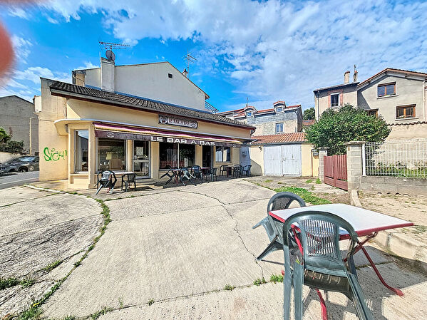 Vente par agence immobiliere à Bas en basset (43210)