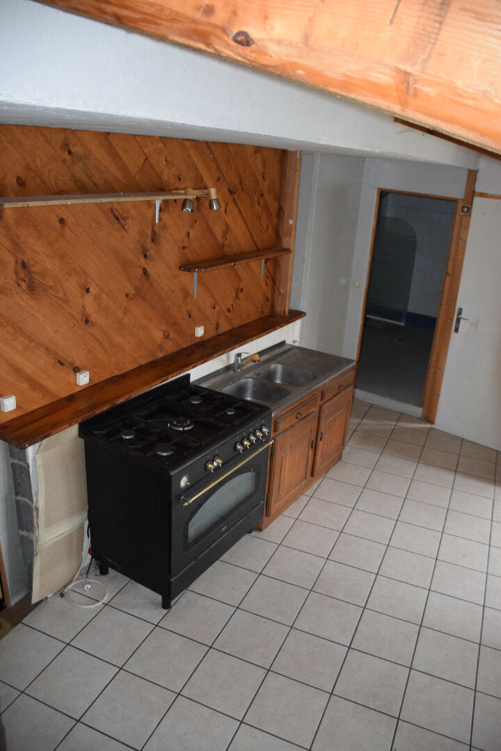 EXCLUSIVITE ! immeuble de plus de 200 m2 dans le centre de Grazac