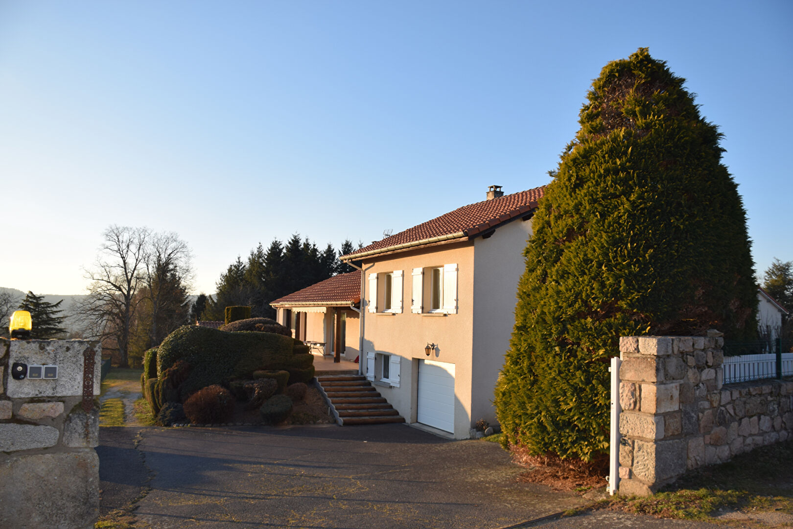 EXCLUSIVITÉ , Maison de 155 m² environ avec garage, terrasse et terrain clos à Grazac