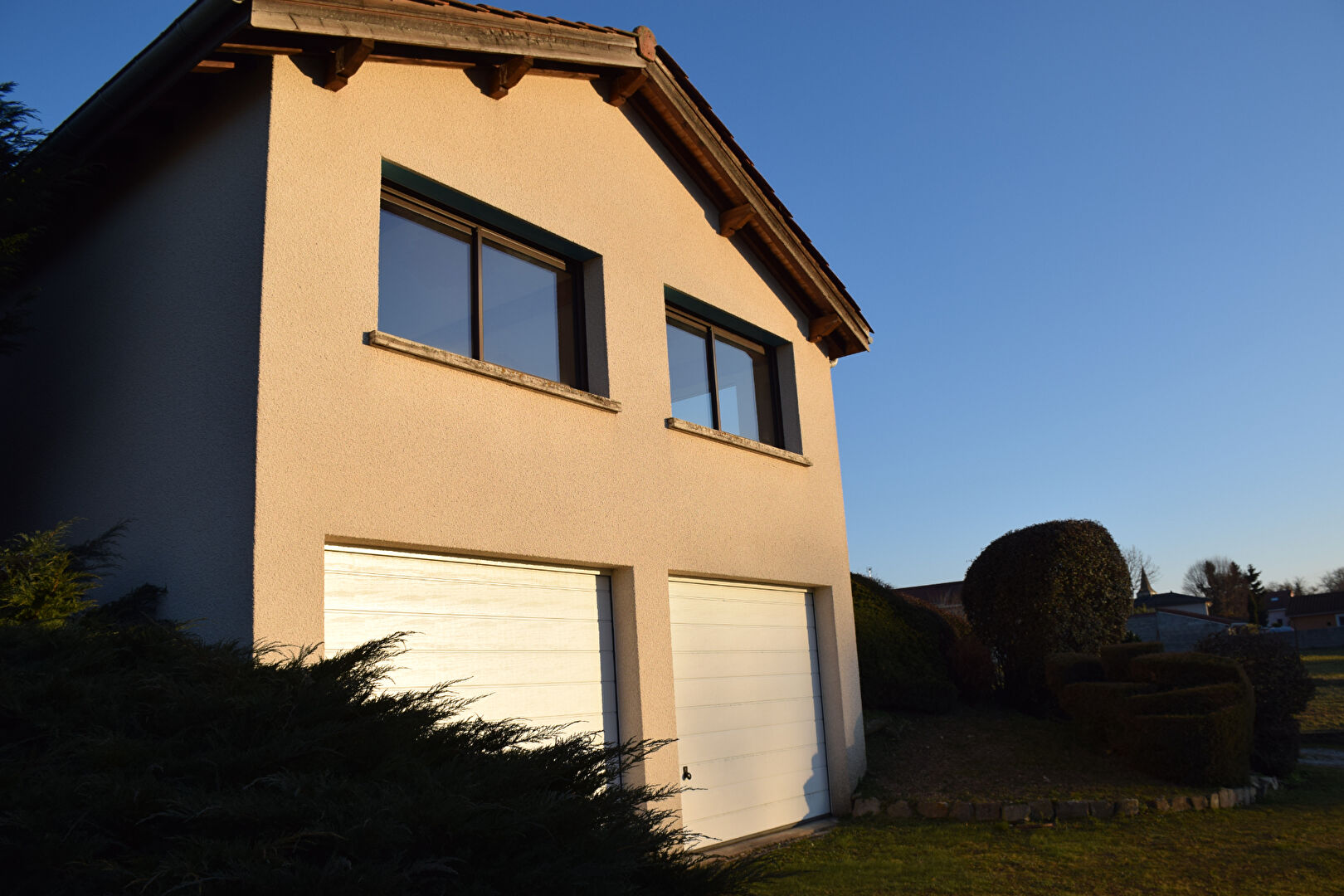 EXCLUSIVITÉ , Maison de 155 m² environ avec garage, terrasse et terrain clos à Grazac