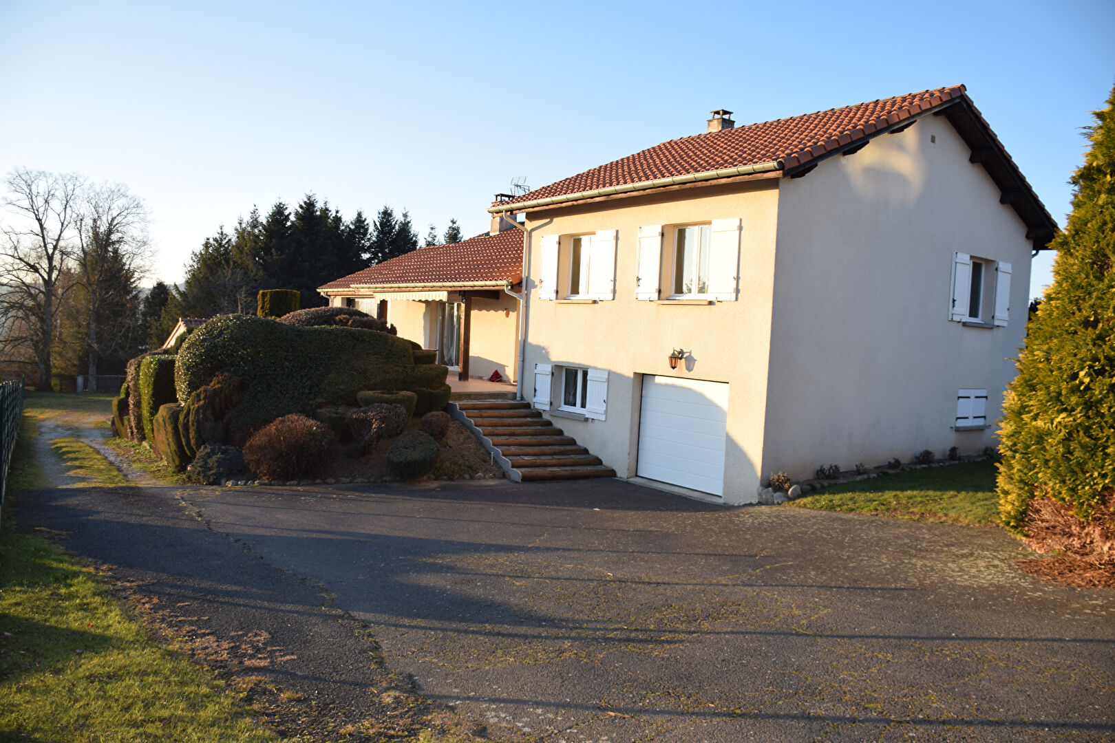 EXCLUSIVITÉ , Maison de 155 m² environ avec garage, terrasse et terrain clos à Grazac