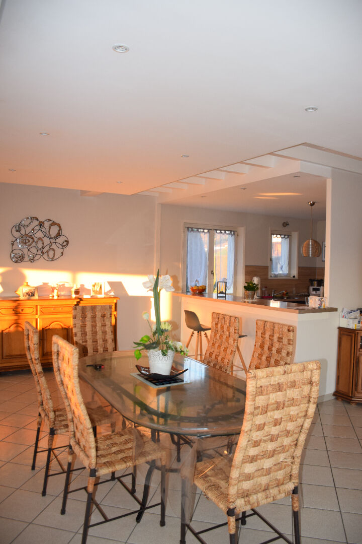 EXCLUSIVITÉ , Maison de 155 m² environ avec garage, terrasse et terrain clos à Grazac