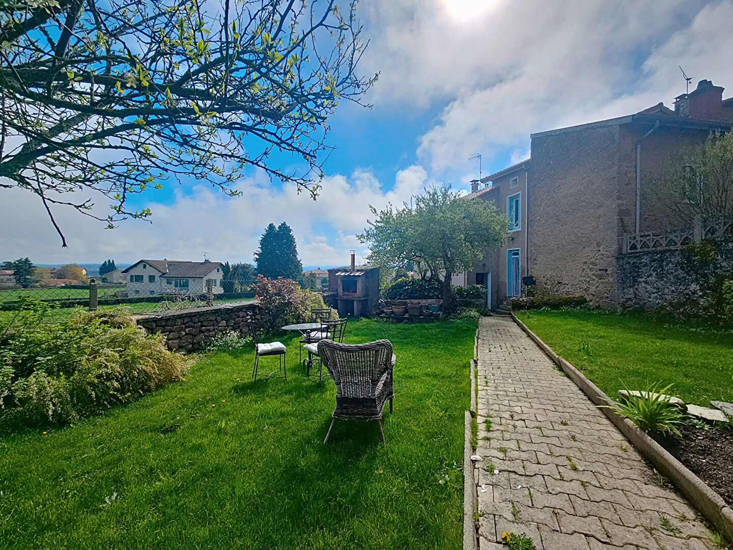 Centre Saint Maurice de lignon ! Maison de village de plus de 140 m2 avec jardin et garage