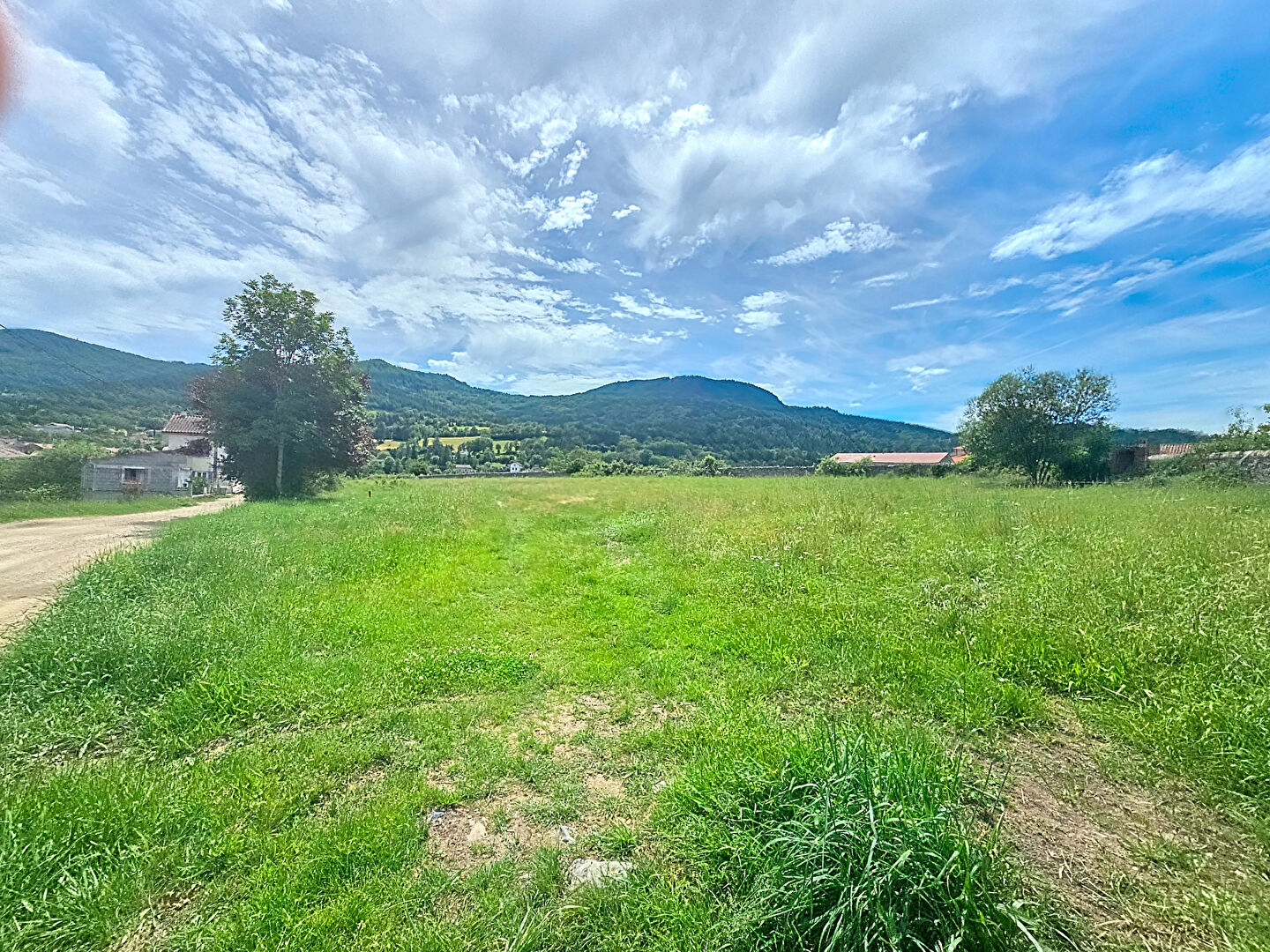 EXCLUSIVITE Terrain avec vue dégagée de 782 m2  dans le centre de RETOURNAC