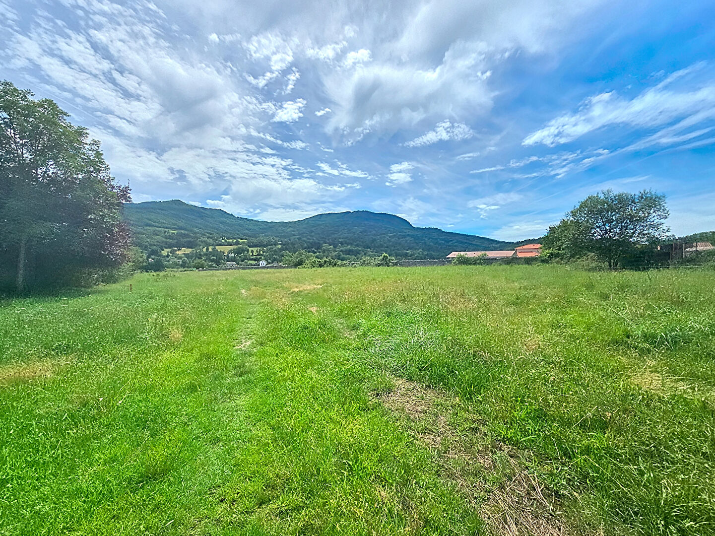EXCLUSIVITE Terrain avec vue dégagée de 782 m2  dans le centre de RETOURNAC